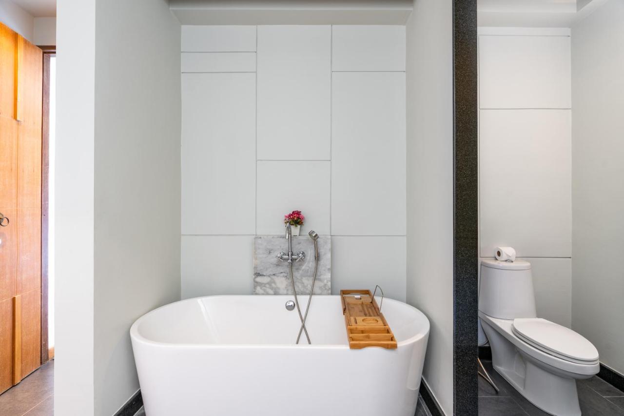 Beautiful Comfortable And Fully Equipped Big Pool Villa With 65Inch Smart Tv Located Near Popular Bangtao Beach And Laguna Bãi biển Bang Tao Ngoại thất bức ảnh